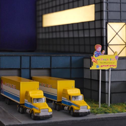 Chucky Play Pals Toy Factory Diorama, 1:87 Scale Miniature Horror Collectors