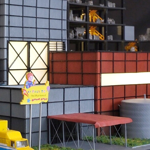 Chucky Play Pals Toy Factory Diorama, 1:87 Scale Miniature Horror Collectors